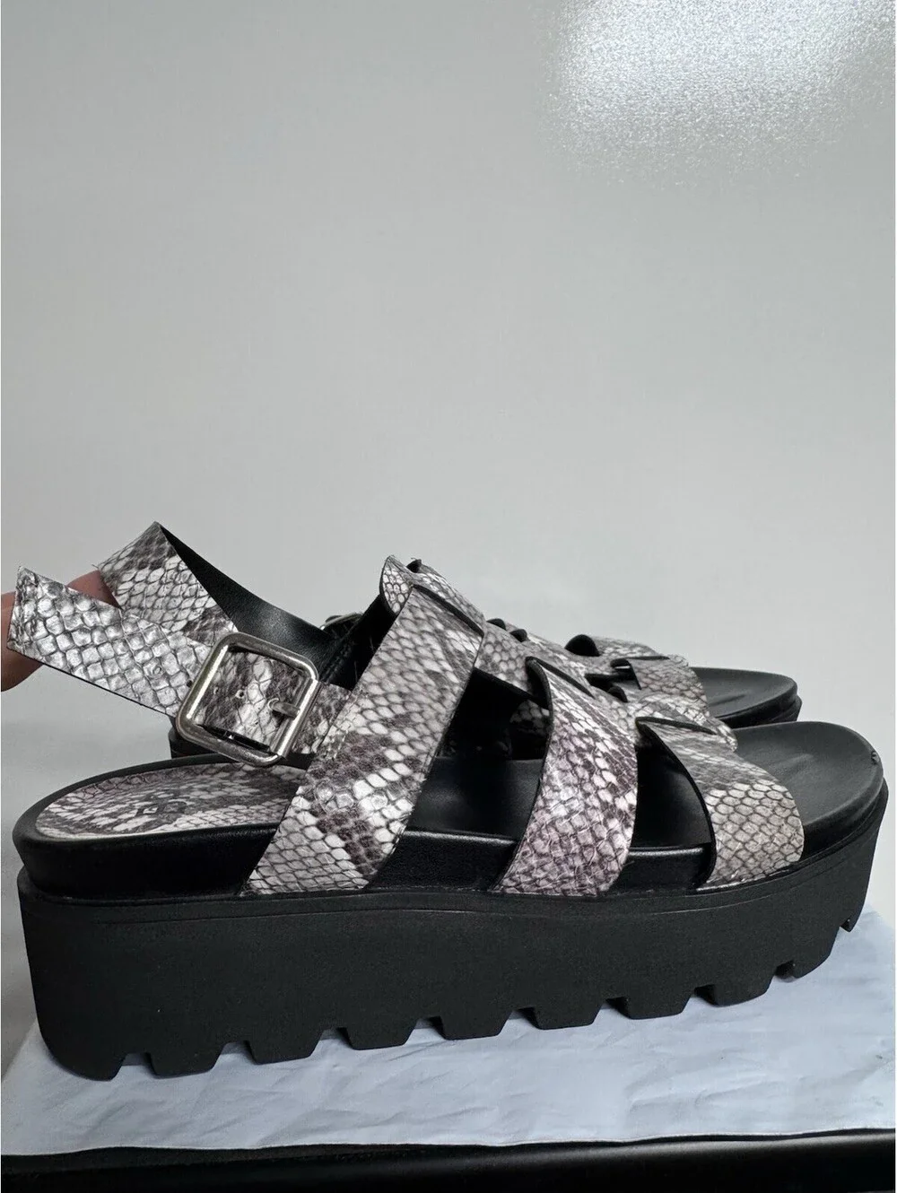 BP. Betsy Faux Snake Skin Print Chunky Platform Gladiator Sandals Buckle Sz 7.5